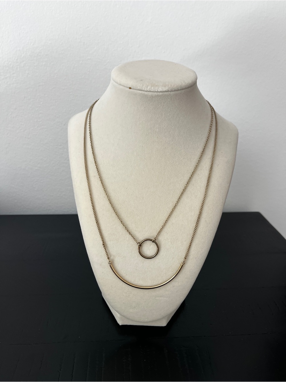 Gold Double-Layer Necklace with Circle and Curved Bar